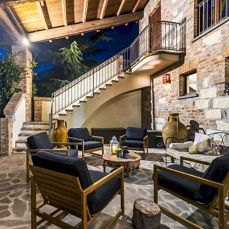 Cascina Monferrato 12, Emma Villa